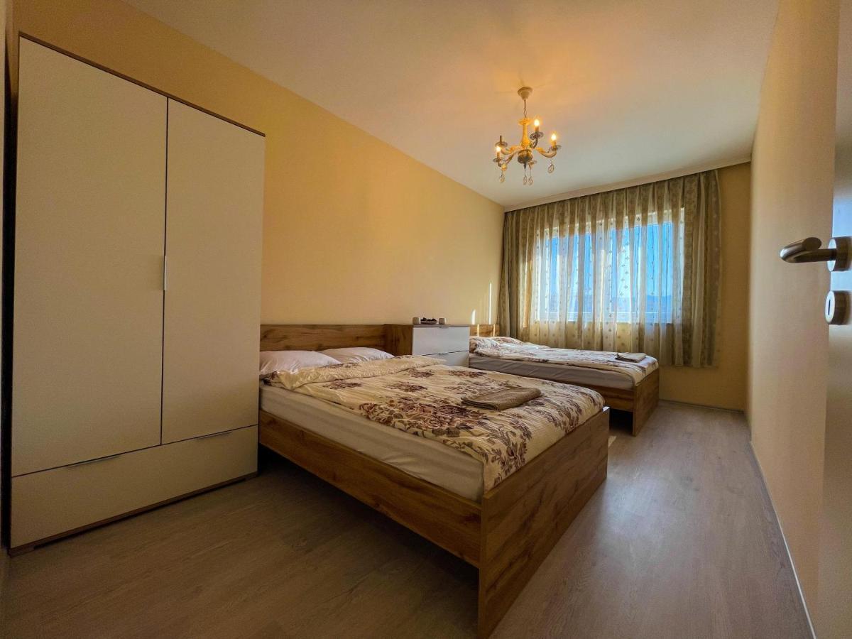 Royal Luxury Apartments Pristina Esterno foto